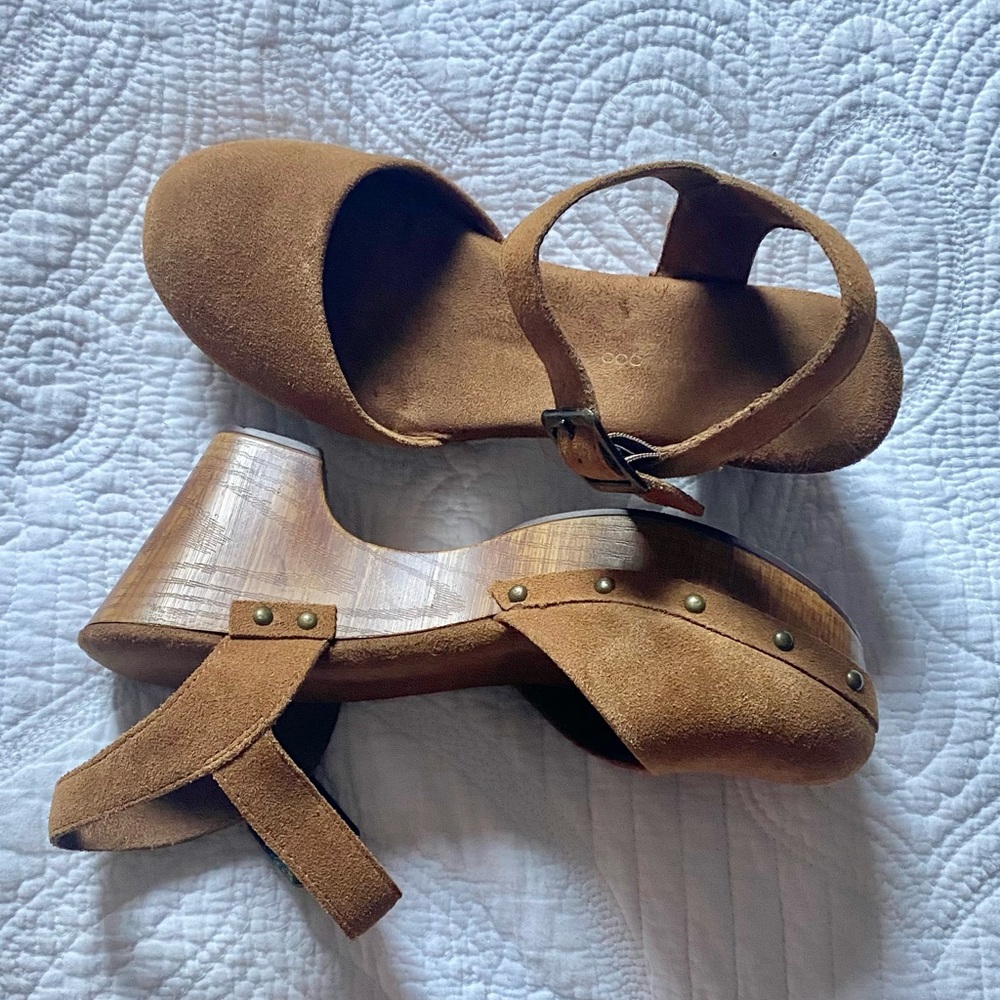 Light Brown Suede Clogs - House of Harlow 1960